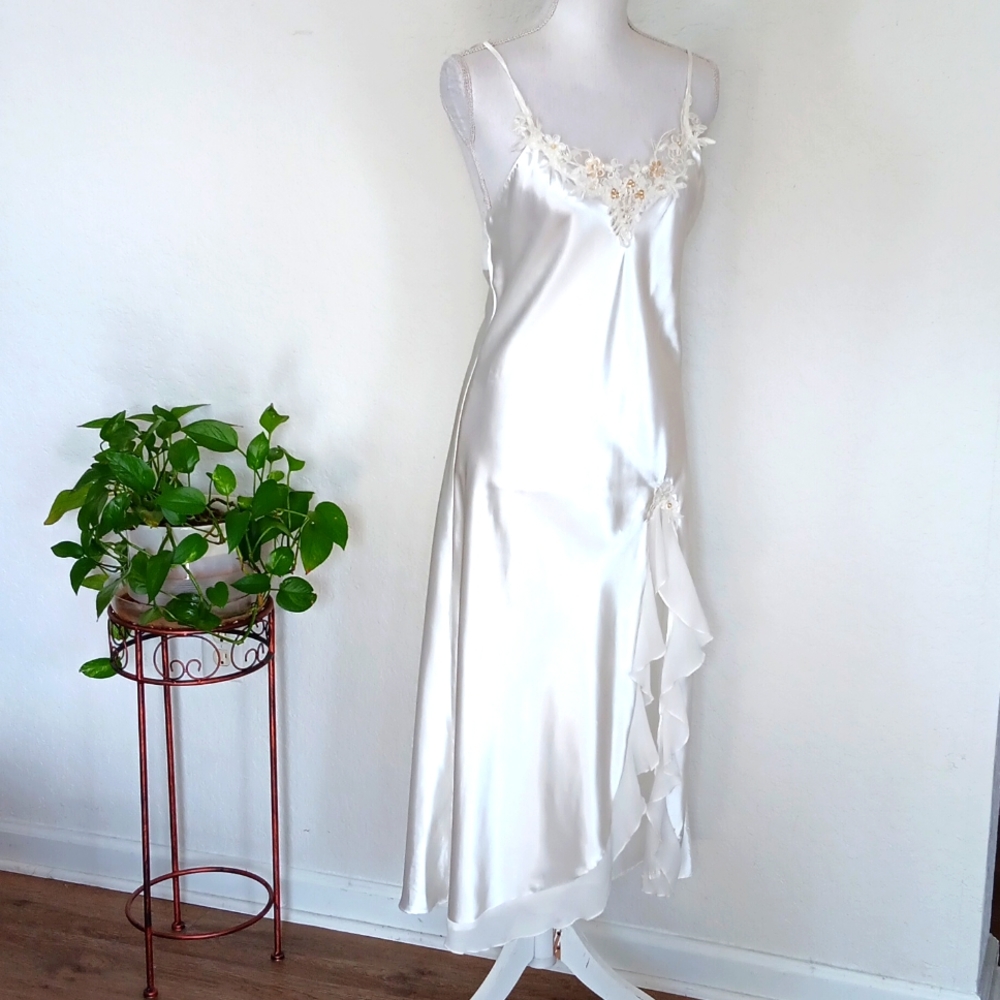 Vintage Belle Nuit Intimates Jeweled Lace Nightgown